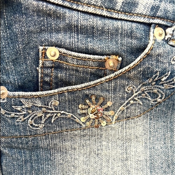 VTG Marilu, Jean Skirt w/Beautiful Embellished Designs, Like New Condition, S - Picture 7 of 10